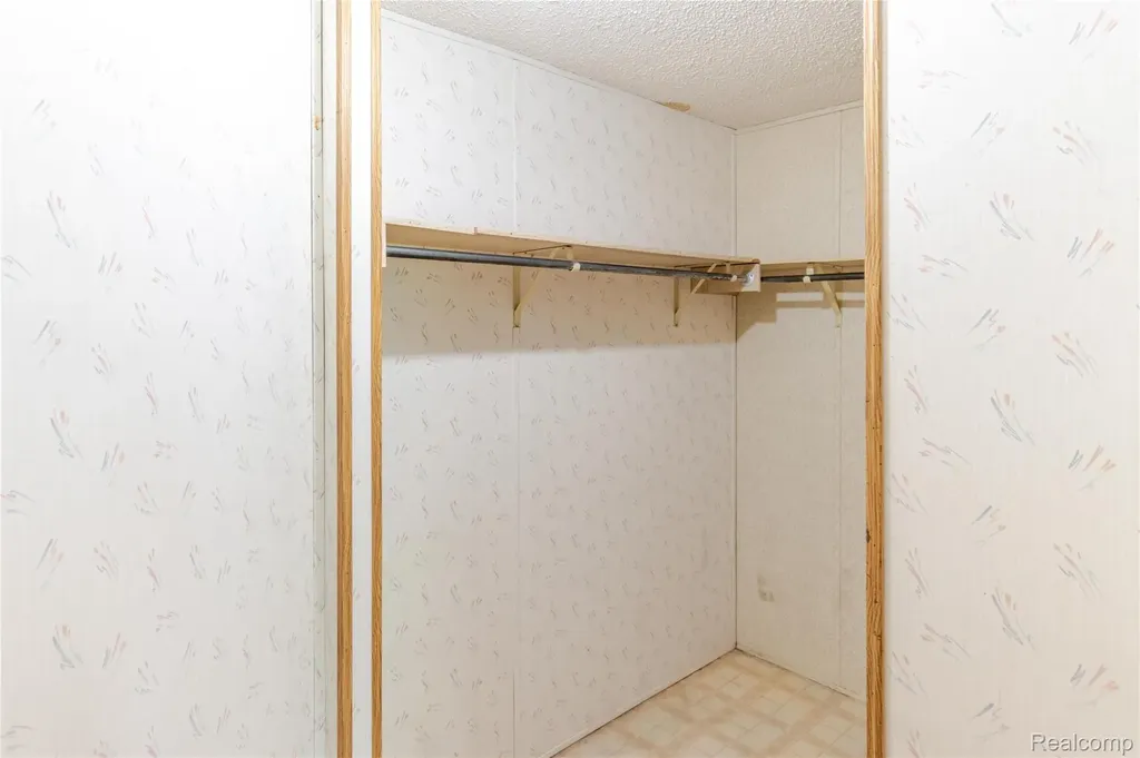 6721 Senate Street #406 Van Buren Charter Township MI 48111