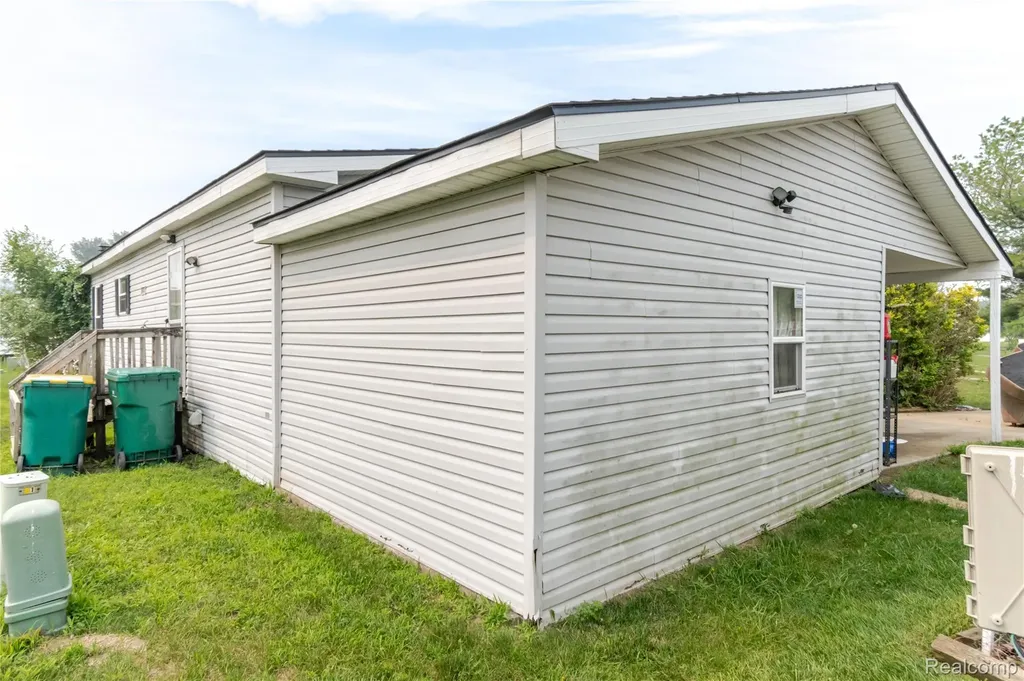 6721 Senate Street #406 Van Buren Charter Township MI 48111