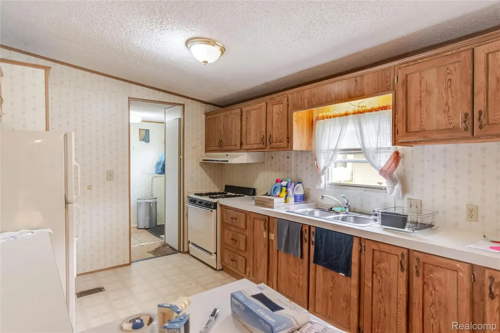 6721 Senate Street #406 Van Buren Charter Township MI 48111