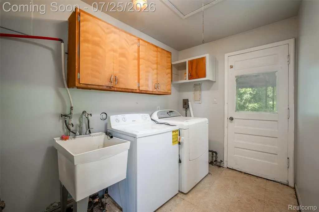 22191 Condon Street Oak Park City MI 48237