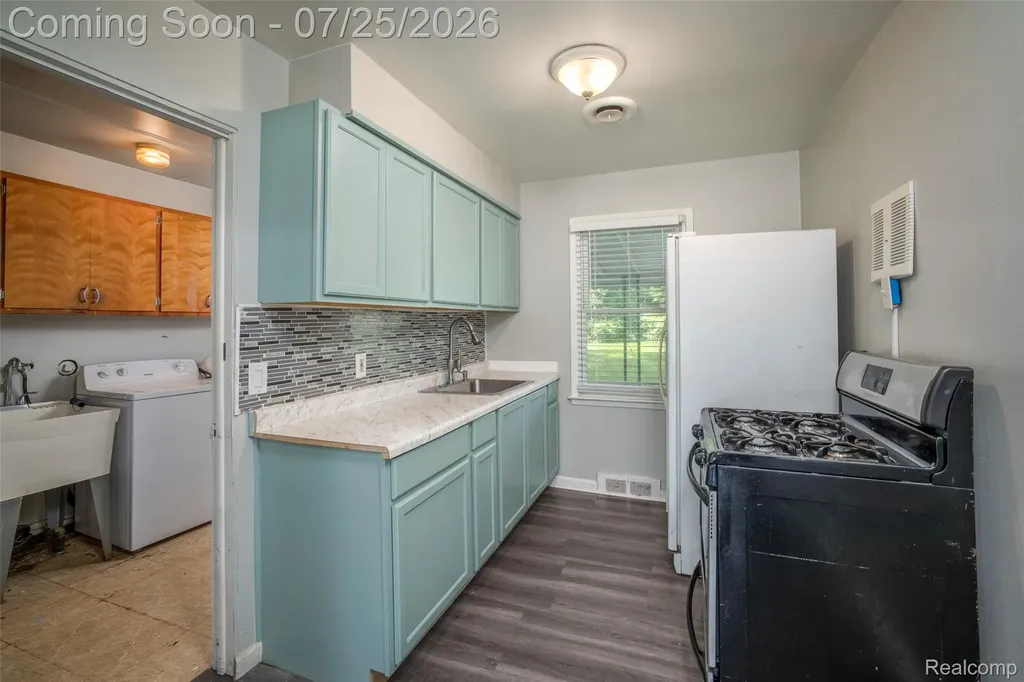 22191 Condon Street Oak Park City MI 48237