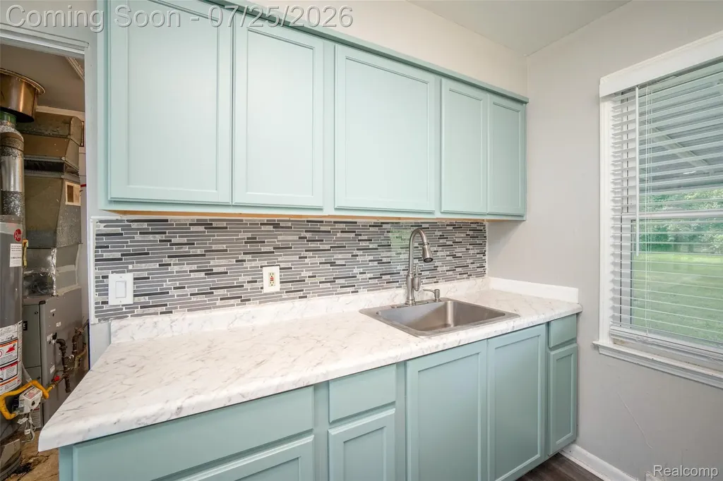 22191 Condon Street Oak Park City MI 48237