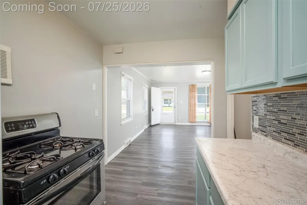 22191 Condon Street Oak Park City MI 48237