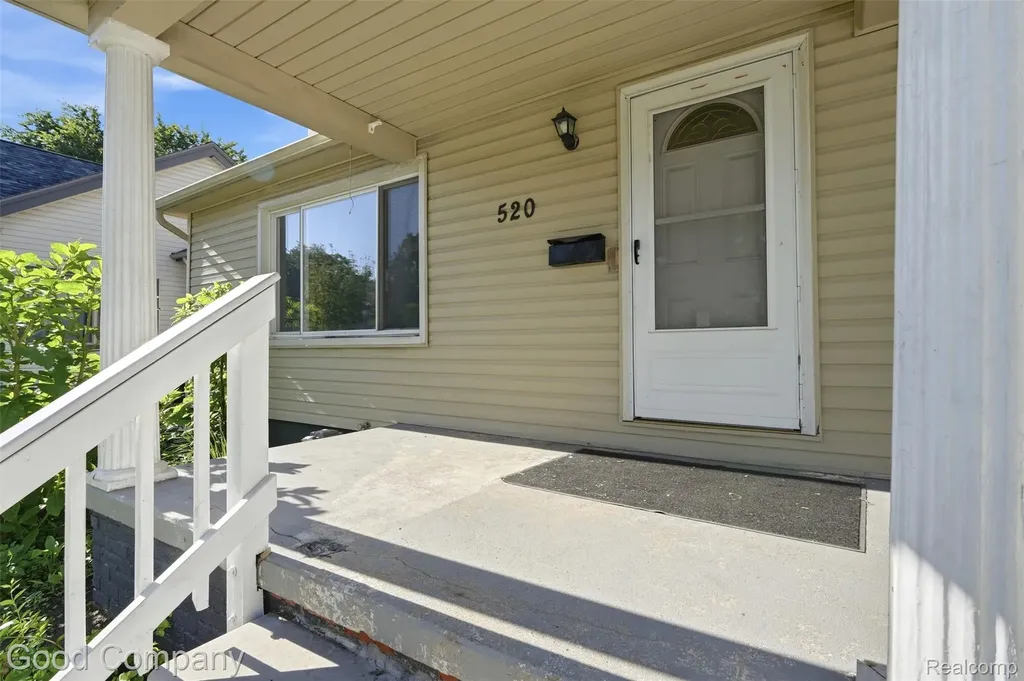 520 E Muir Avenue Hazel Park City MI 48030