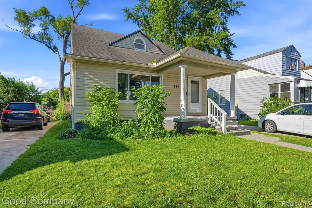520 E Muir Avenue Hazel Park City MI 48030