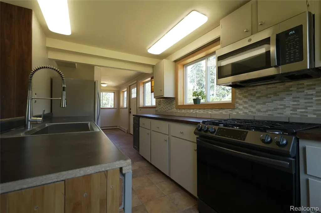 2898A Lakeshore Road Sanilac Township MI 48401