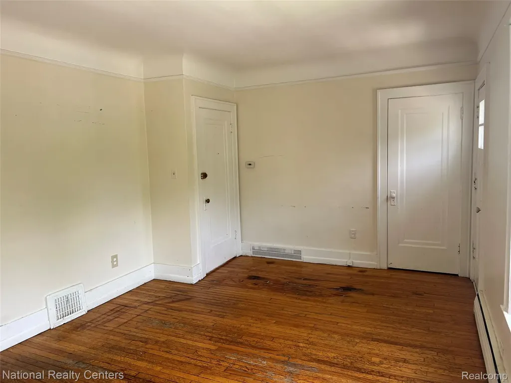 156 Mark Avenue Pontiac City MI 48341