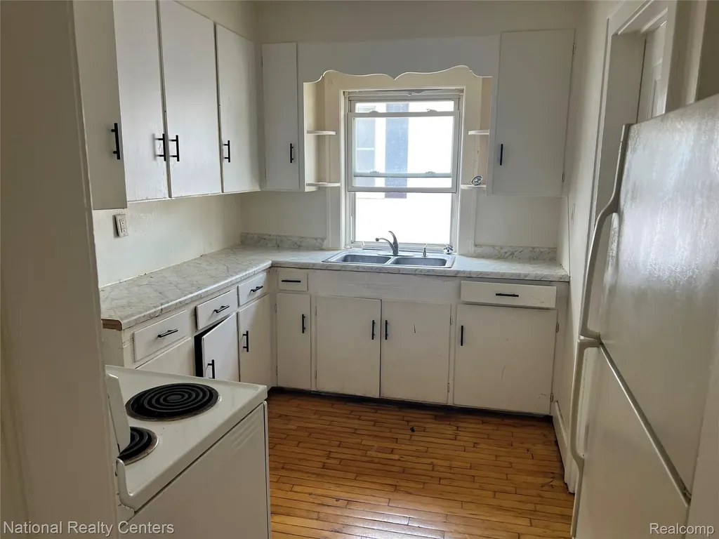 156 Mark Avenue Pontiac City MI 48341