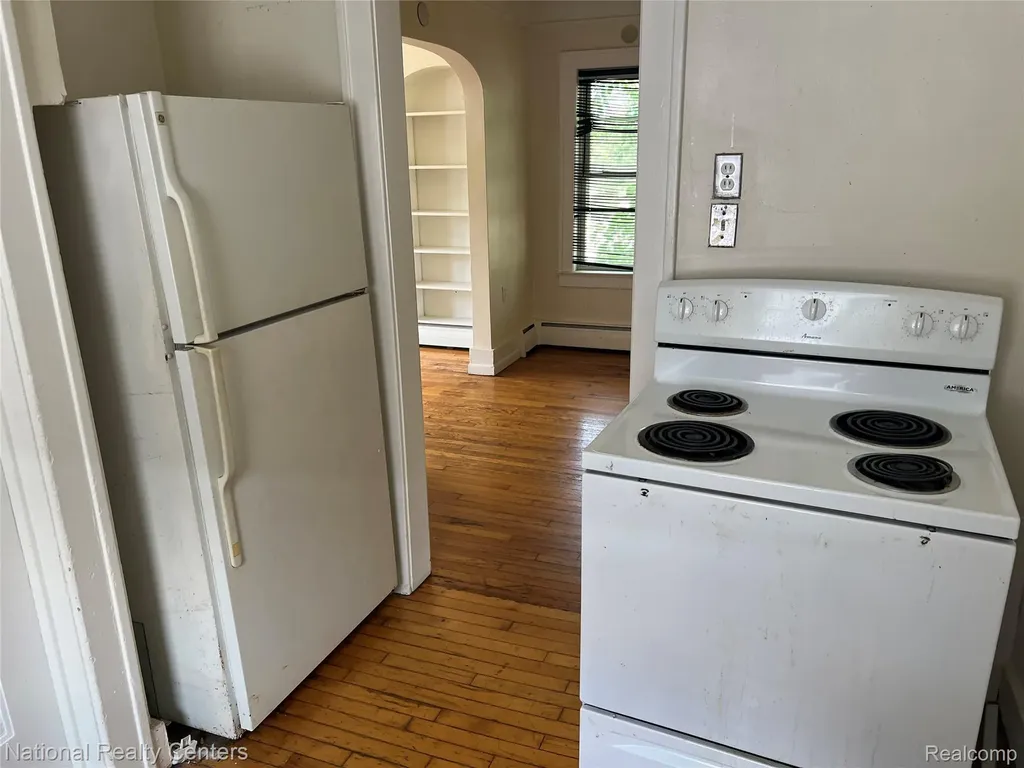 156 Mark Avenue Pontiac City MI 48341