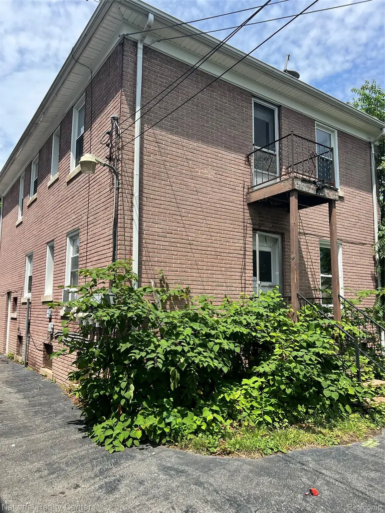156 Mark Avenue Pontiac City MI 48341