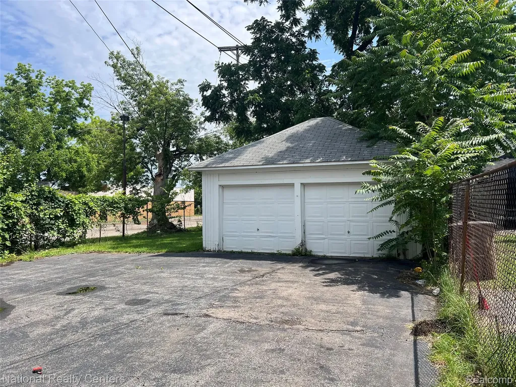 156 Mark Avenue Pontiac City MI 48341