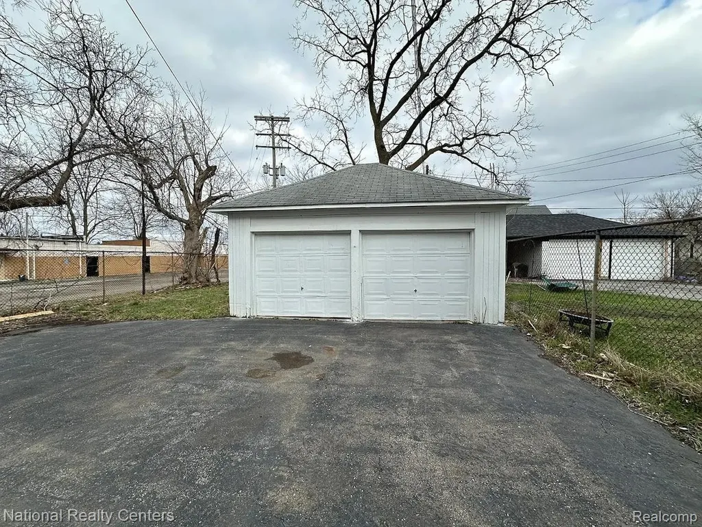 156 Mark Avenue Pontiac City MI 48341