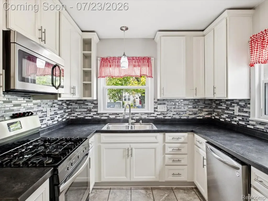 1412 18th Street Port Huron City MI 48060