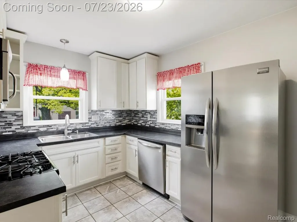 1412 18th Street Port Huron City MI 48060