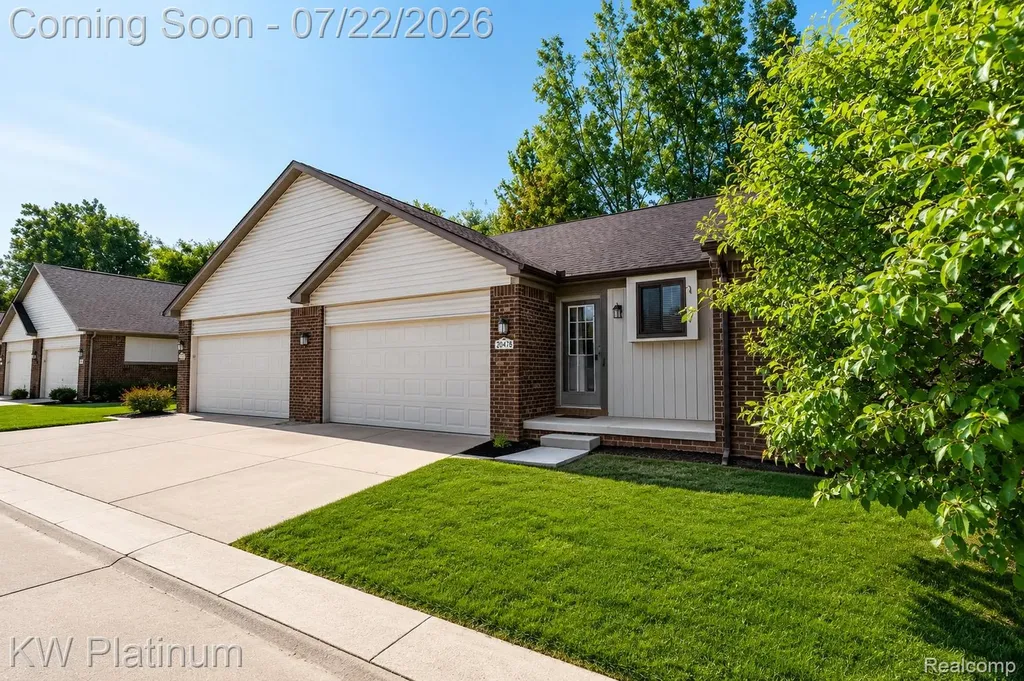 20478 Longwood Drive Clinton Charter Township MI 48038