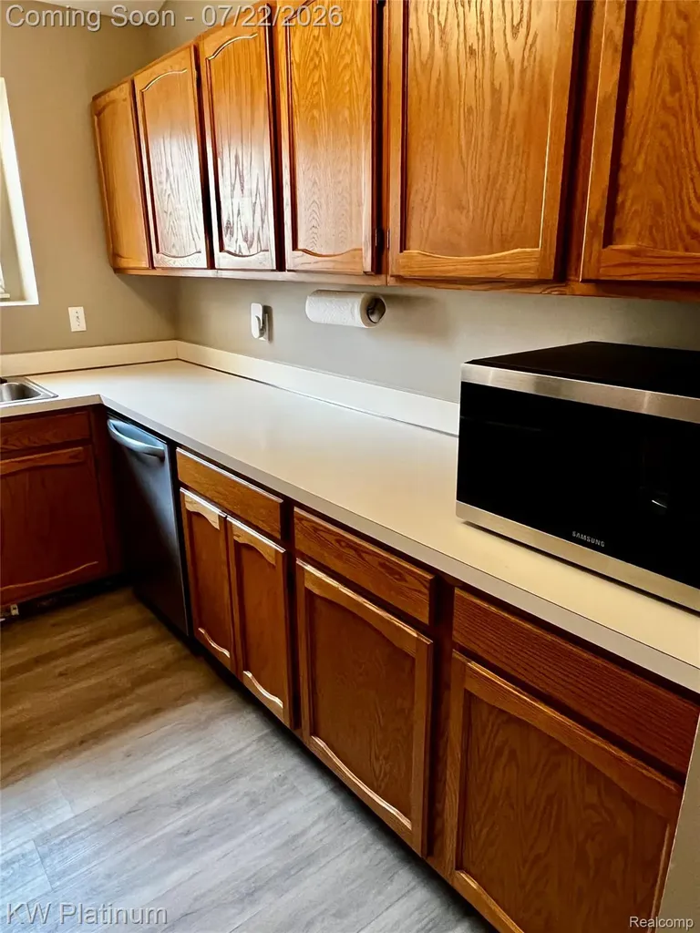 20478 Longwood Drive Clinton Charter Township MI 48038