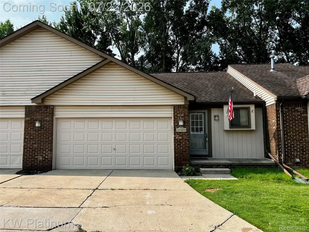 20478 Longwood Drive Clinton Charter Township MI 48038