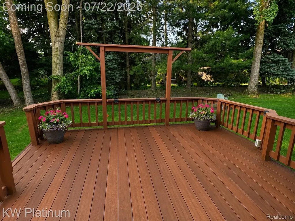 20478 Longwood Drive Clinton Charter Township MI 48038