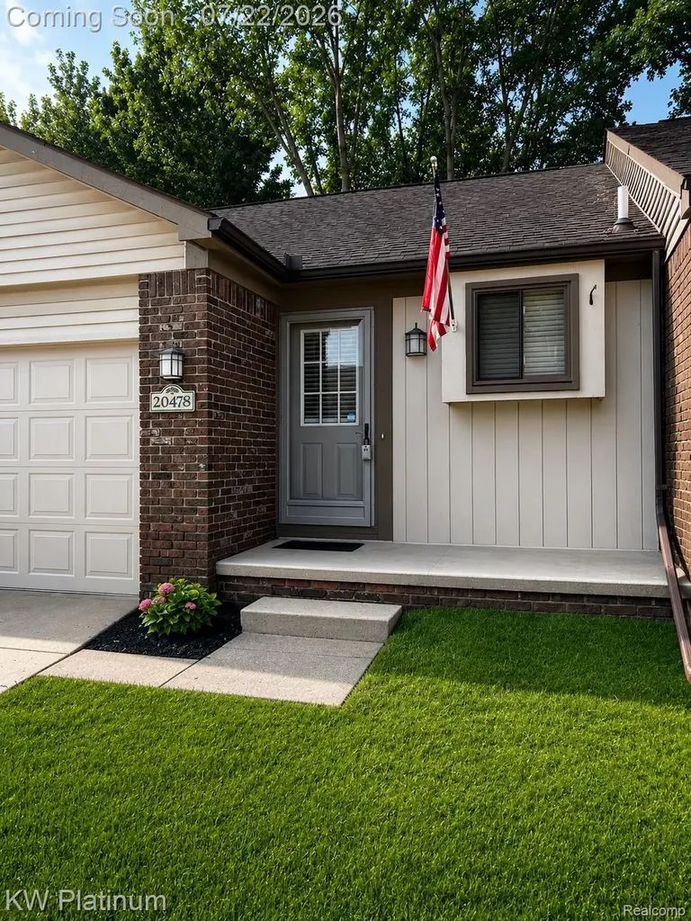 20478 Longwood Drive Clinton Charter Township MI 48038