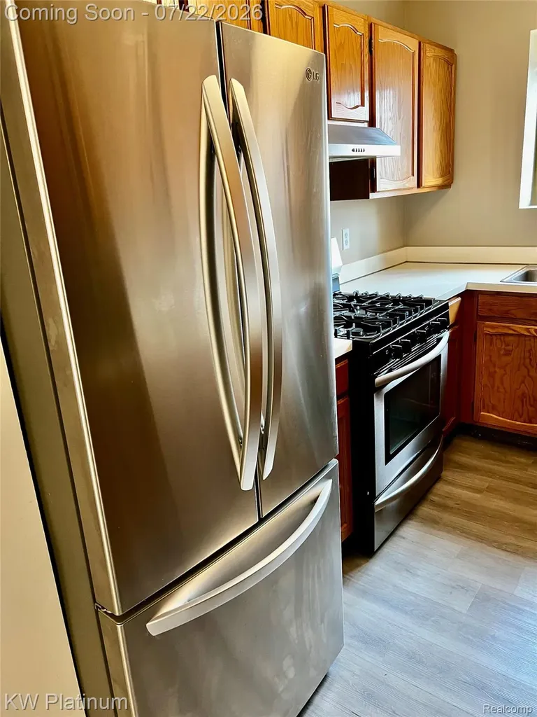 20478 Longwood Drive Clinton Charter Township MI 48038