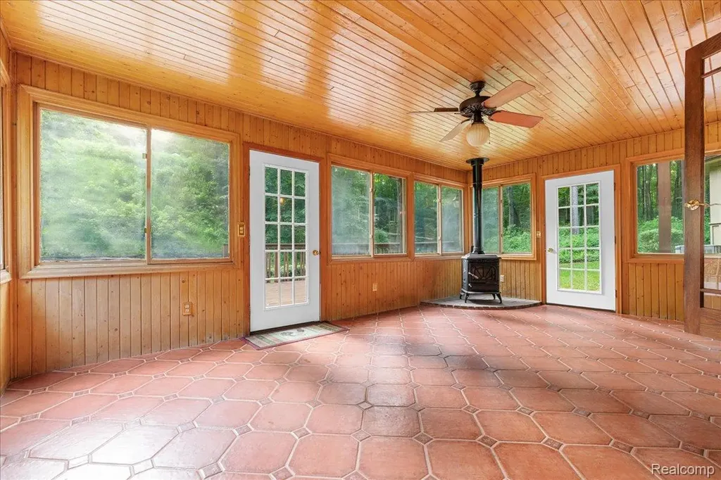 8115 Kiowa Trail Hamburg Township MI 48169