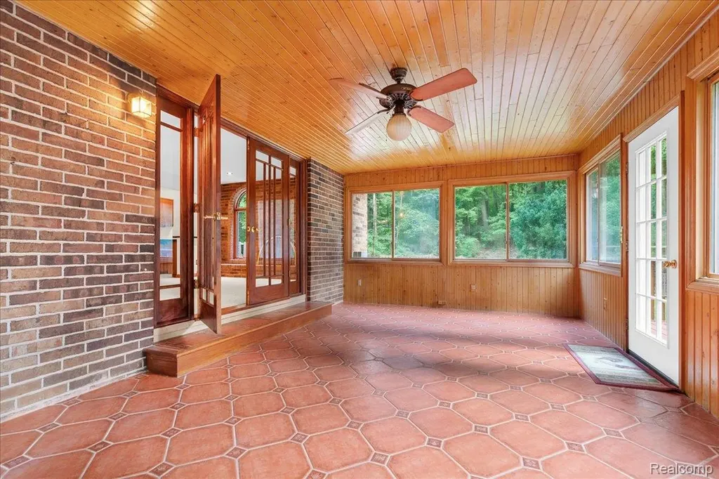 8115 Kiowa Trail Hamburg Township MI 48169