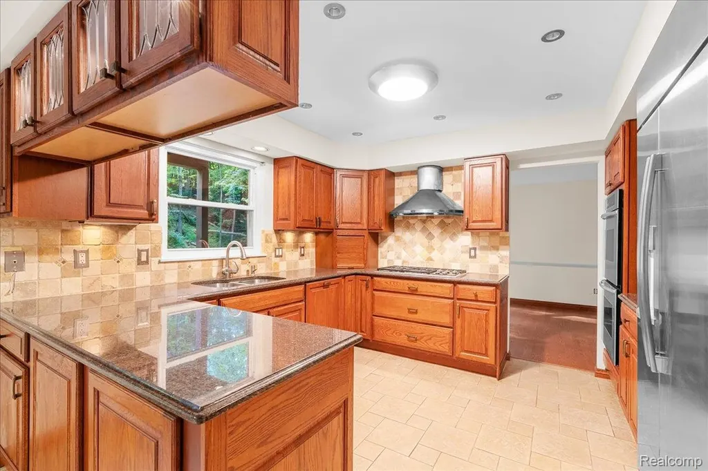 8115 Kiowa Trail Hamburg Township MI 48169