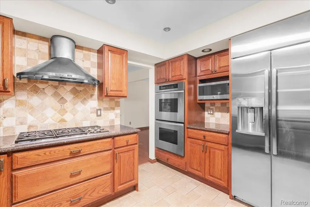 8115 Kiowa Trail Hamburg Township MI 48169