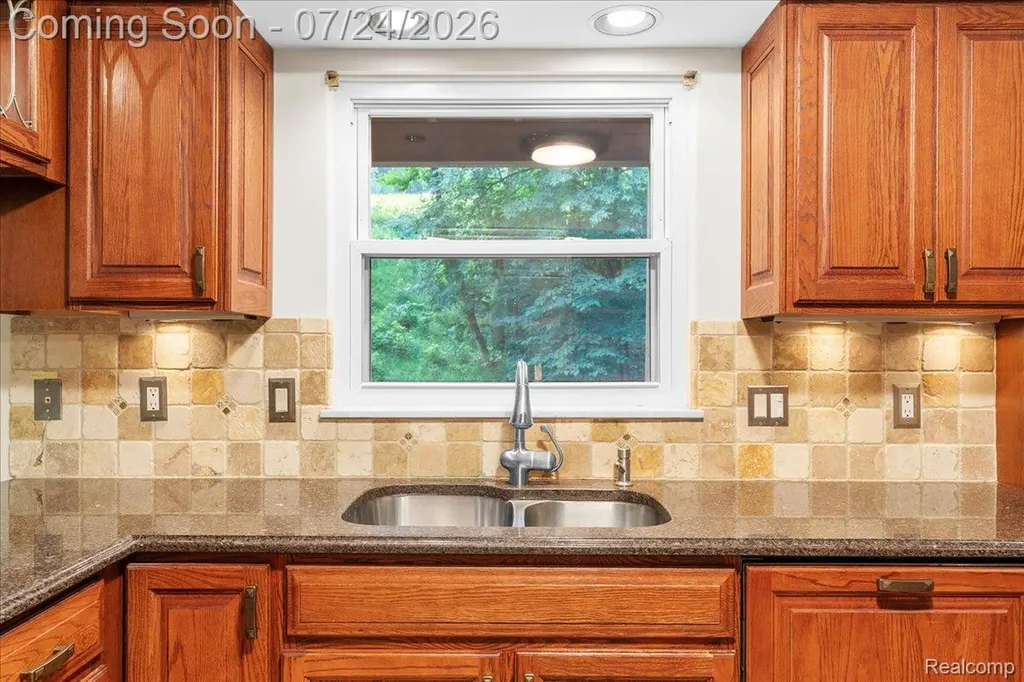 8115 Kiowa Trail Hamburg Township MI 48169