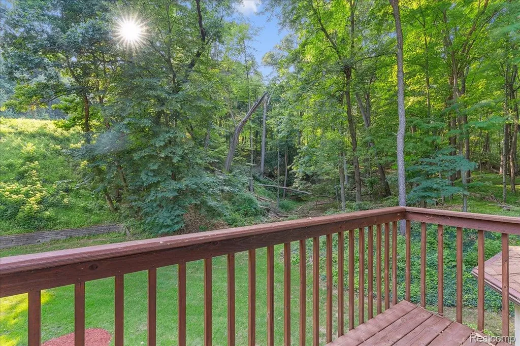 8115 Kiowa Trail Hamburg Township MI 48169