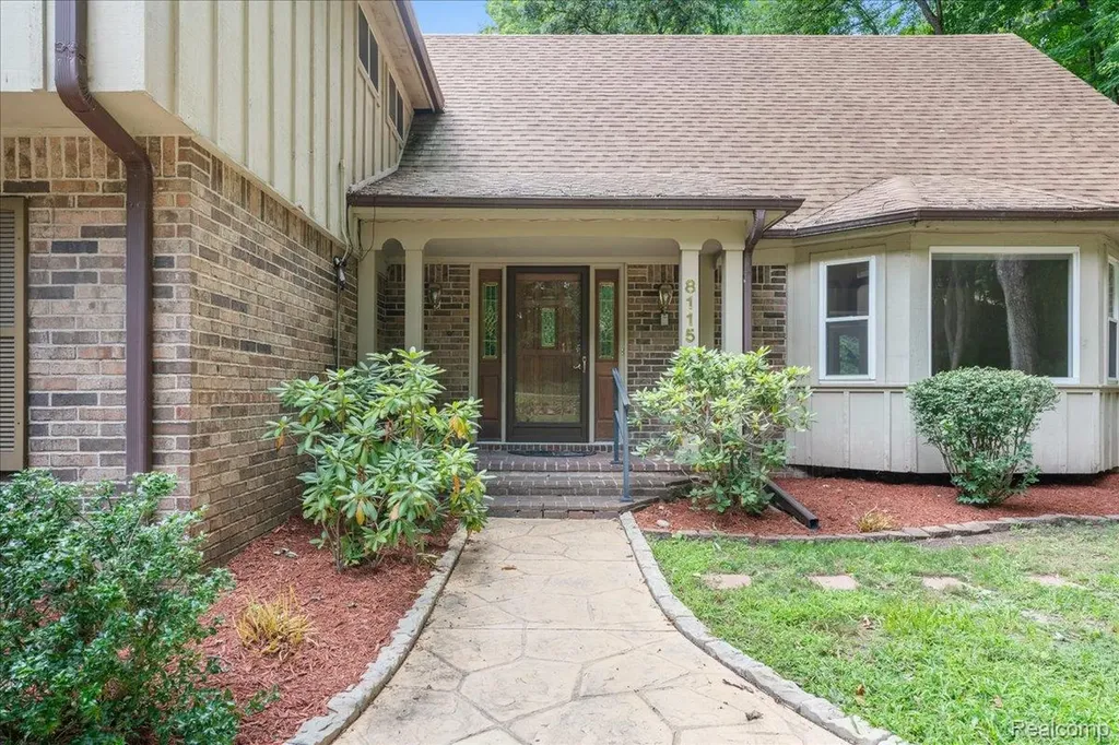 8115 Kiowa Trail Hamburg Township MI 48169