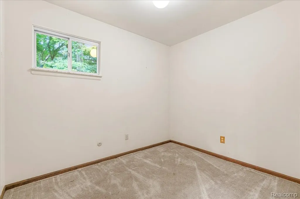 8115 Kiowa Trail Hamburg Township MI 48169
