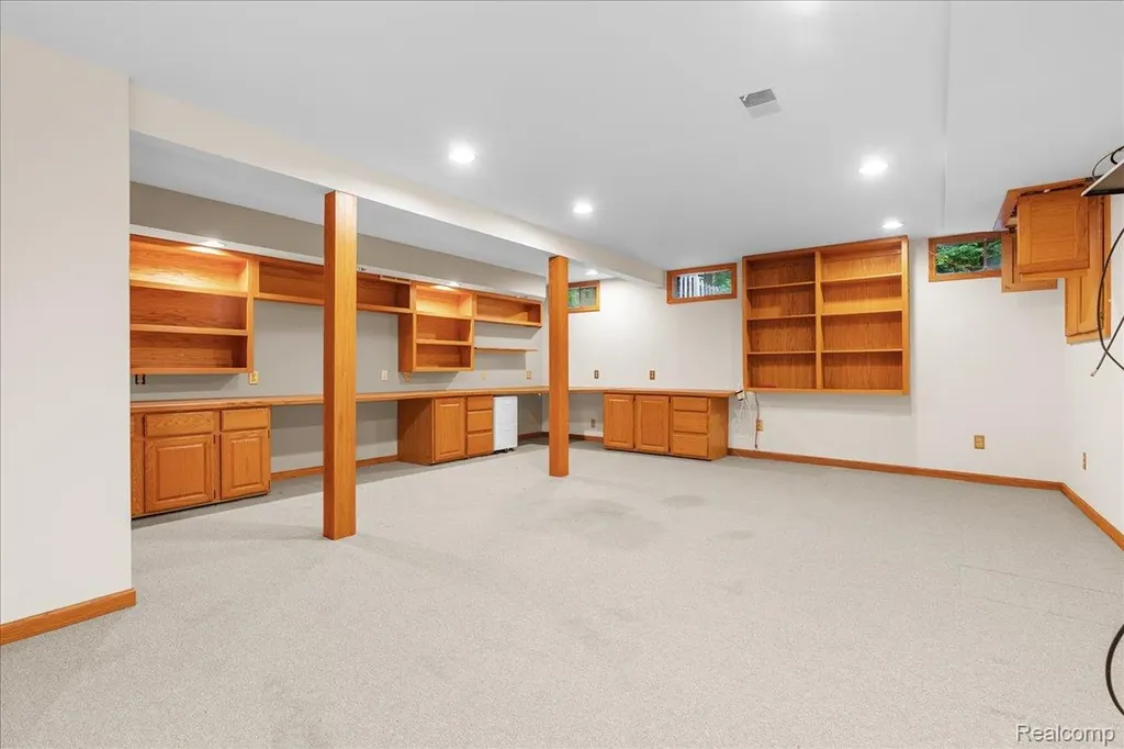 8115 Kiowa Trail Hamburg Township MI 48169