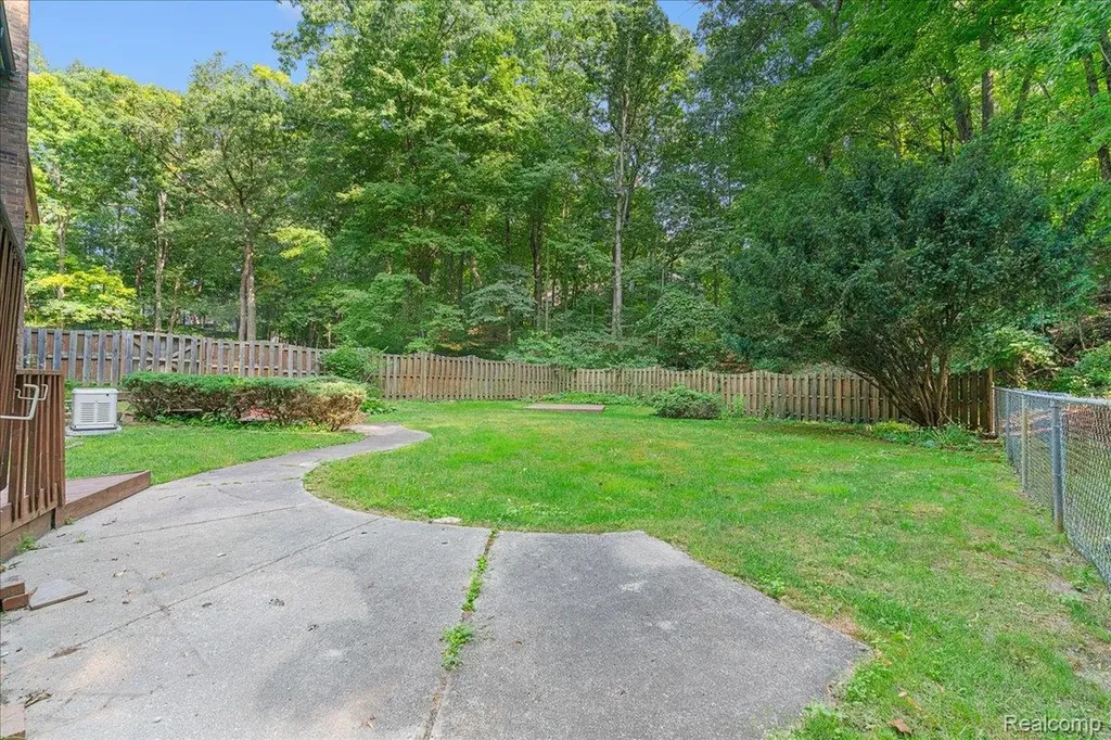 8115 Kiowa Trail Hamburg Township MI 48169