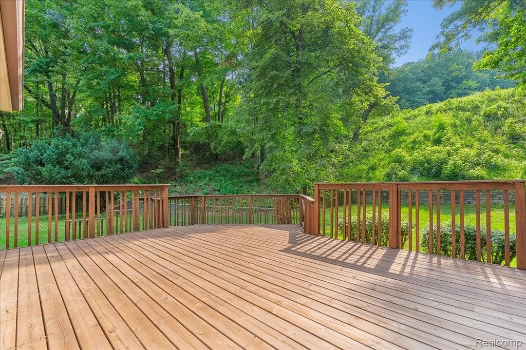 8115 Kiowa Trail Hamburg Township MI 48169