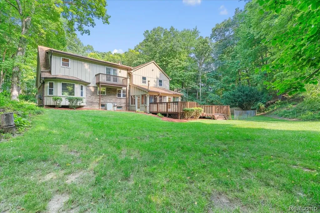 8115 Kiowa Trail Hamburg Township MI 48169
