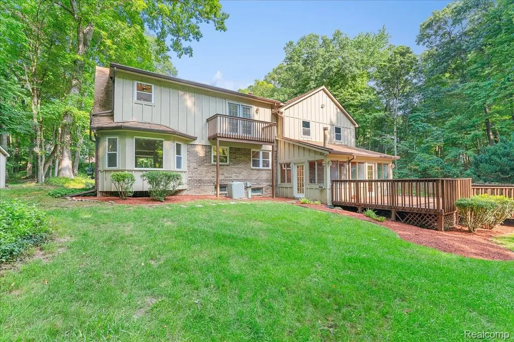 8115 Kiowa Trail Hamburg Township MI 48169
