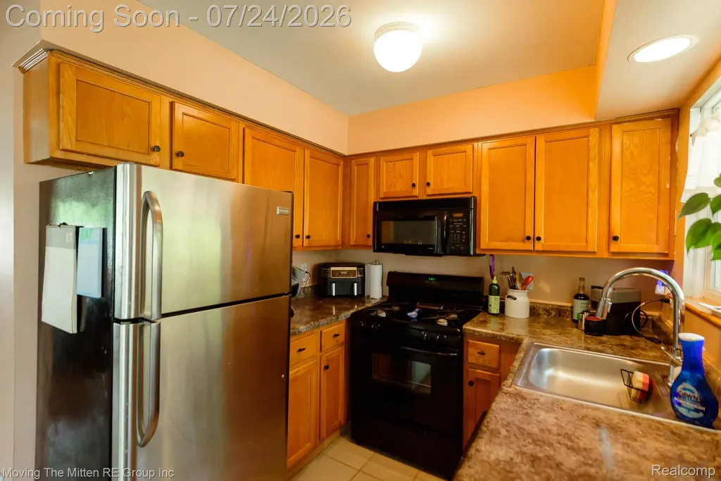15538 Woodmont Street Romulus City MI 48174