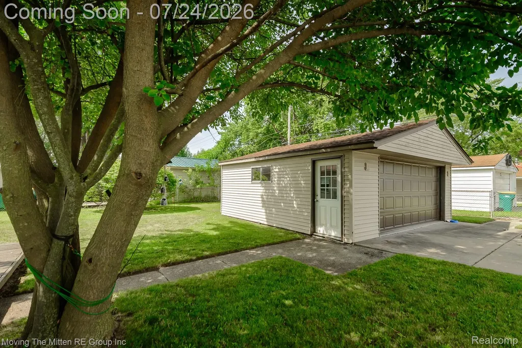 15538 Woodmont Street Romulus City MI 48174