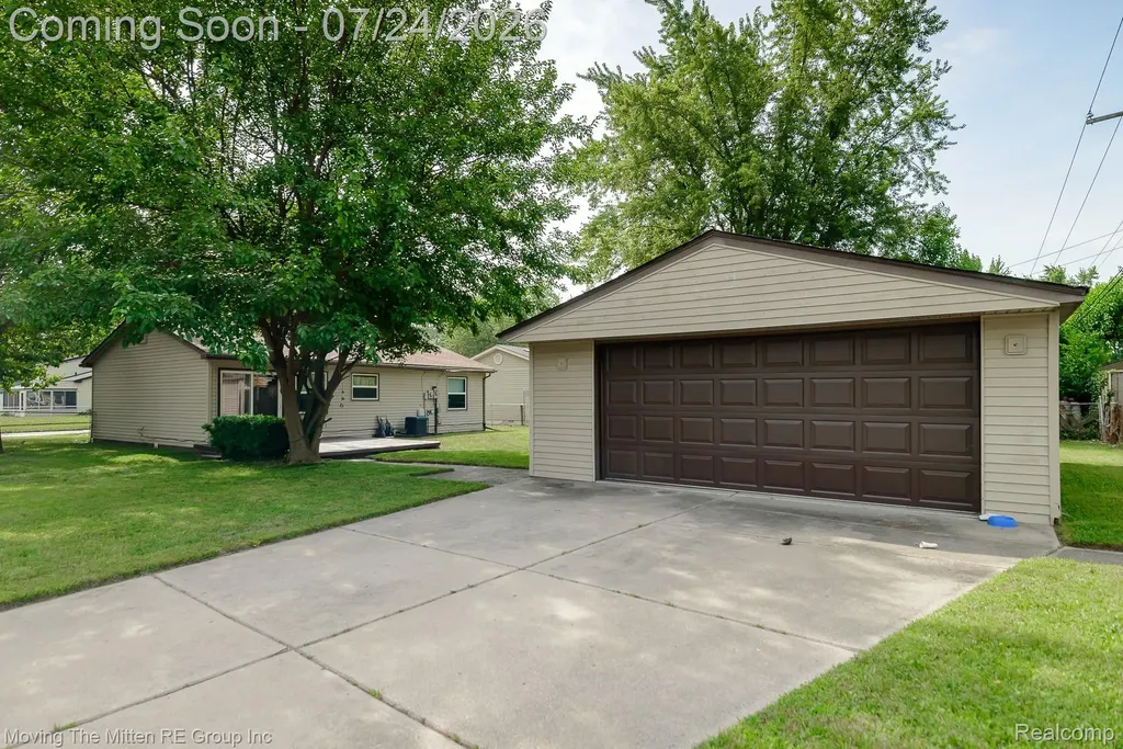 15538 Woodmont Street Romulus City MI 48174
