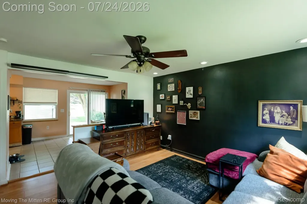 15538 Woodmont Street Romulus City MI 48174