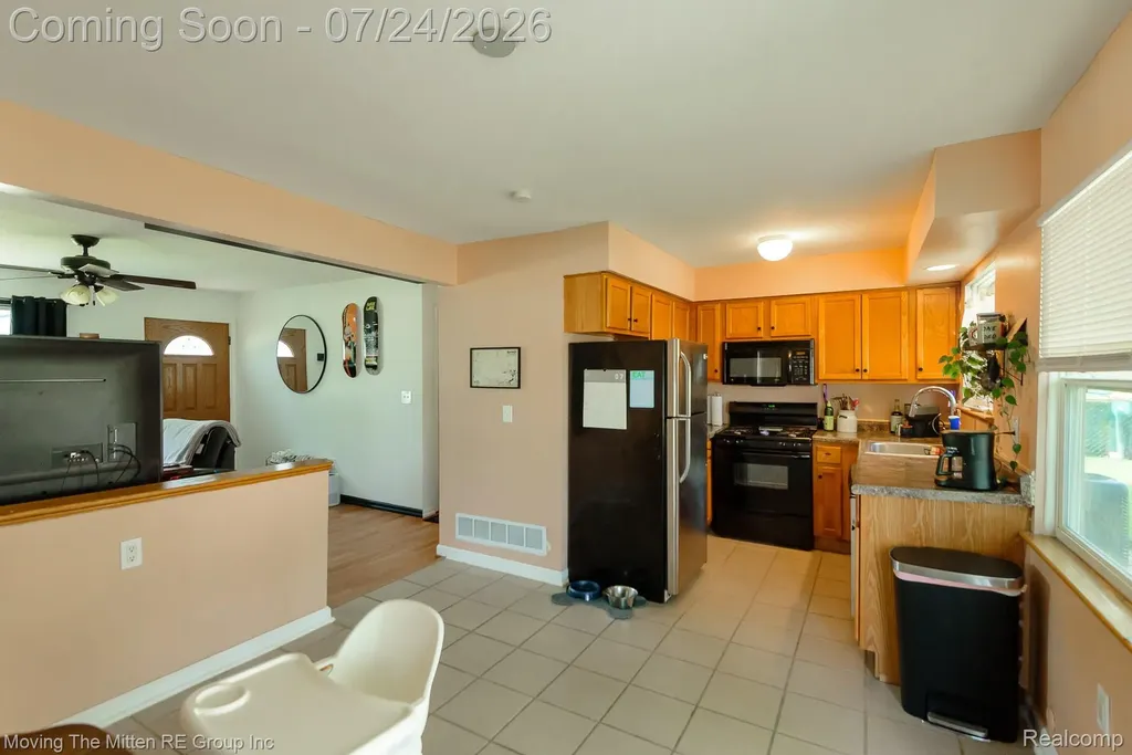 15538 Woodmont Street Romulus City MI 48174