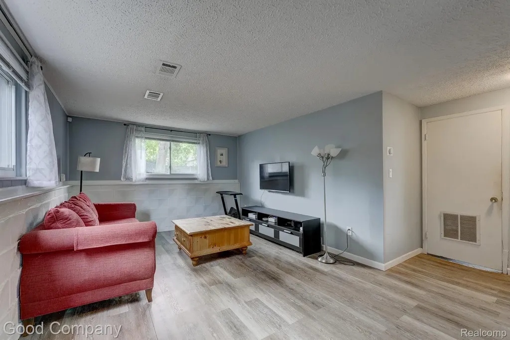 2410 E Lincoln Avenue Royal Oak City MI 48067