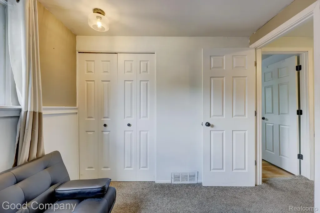 2410 E Lincoln Avenue Royal Oak City MI 48067