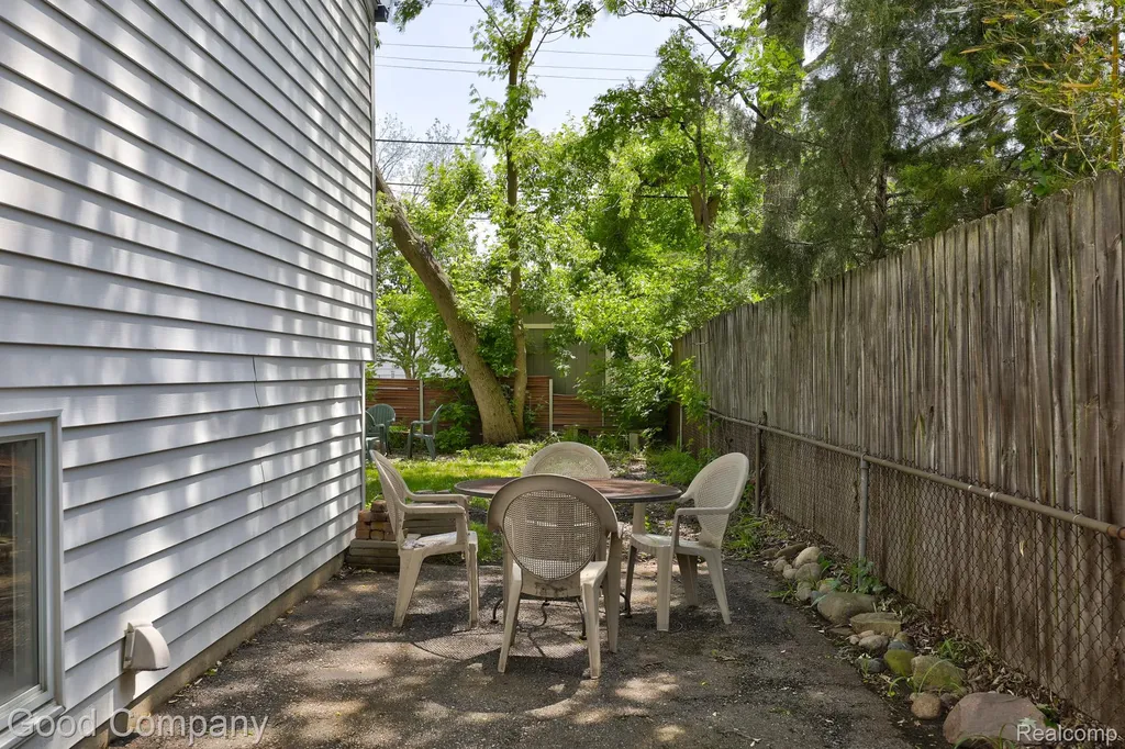 2410 E Lincoln Avenue Royal Oak City MI 48067