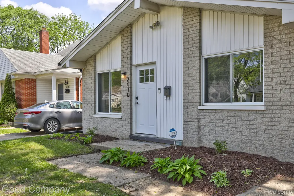 2410 E Lincoln Avenue Royal Oak City MI 48067