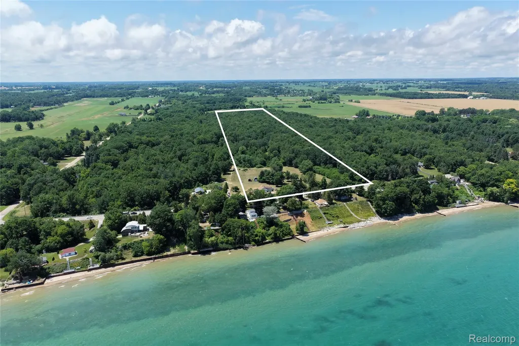 2898 Lakeshore Road Sanilac Township MI 48401