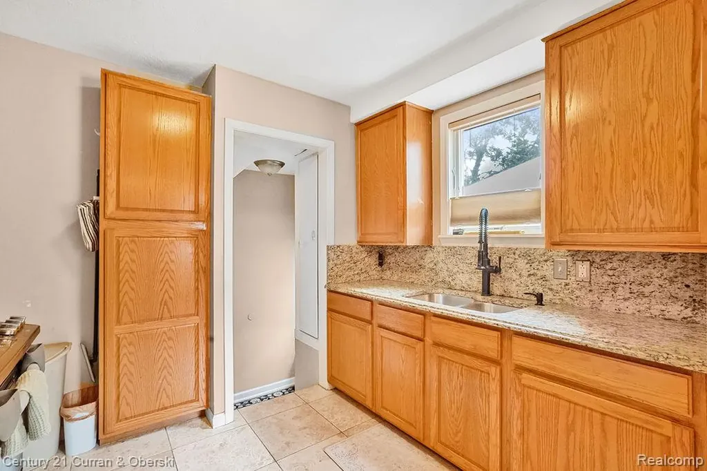 22510 Cherry Hill Street Dearborn City MI 48124