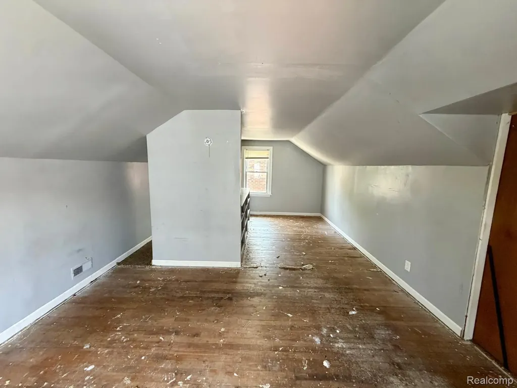 15431 Saratoga Street Detroit City MI 48205