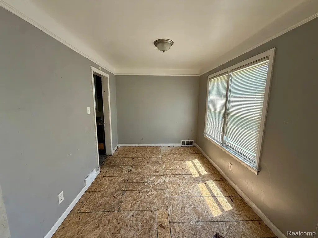 15431 Saratoga Street Detroit City MI 48205